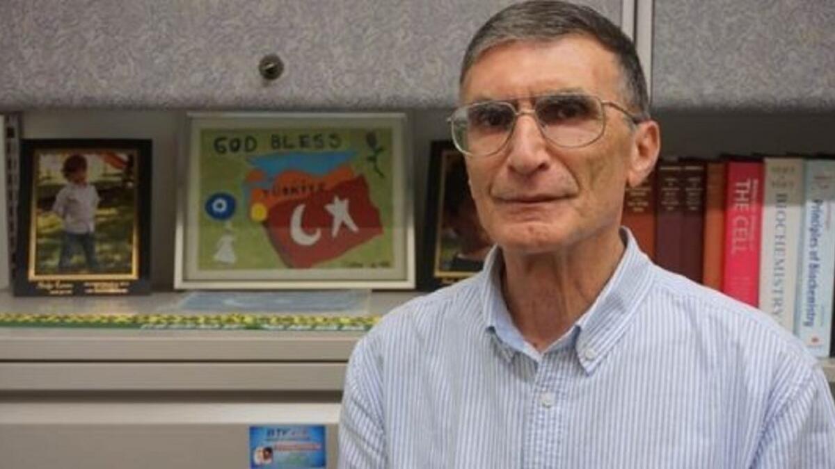 فاز عزيز سانكار أيضاً خلال عام 2015 بجائزة نوبل للكيمياء. وجعله ذلك أول تركي يفوز بجائزة نوبل بالمشاركة مع توماس ليندال وبول مودريك لأعمالهم المتعلقة بالدراسات الميكانيكية لإصلاح الحمض النووي.ويمكن أن تؤدي تلك الدراسات إلى التوصل لعلاج نهائي للسرطان.