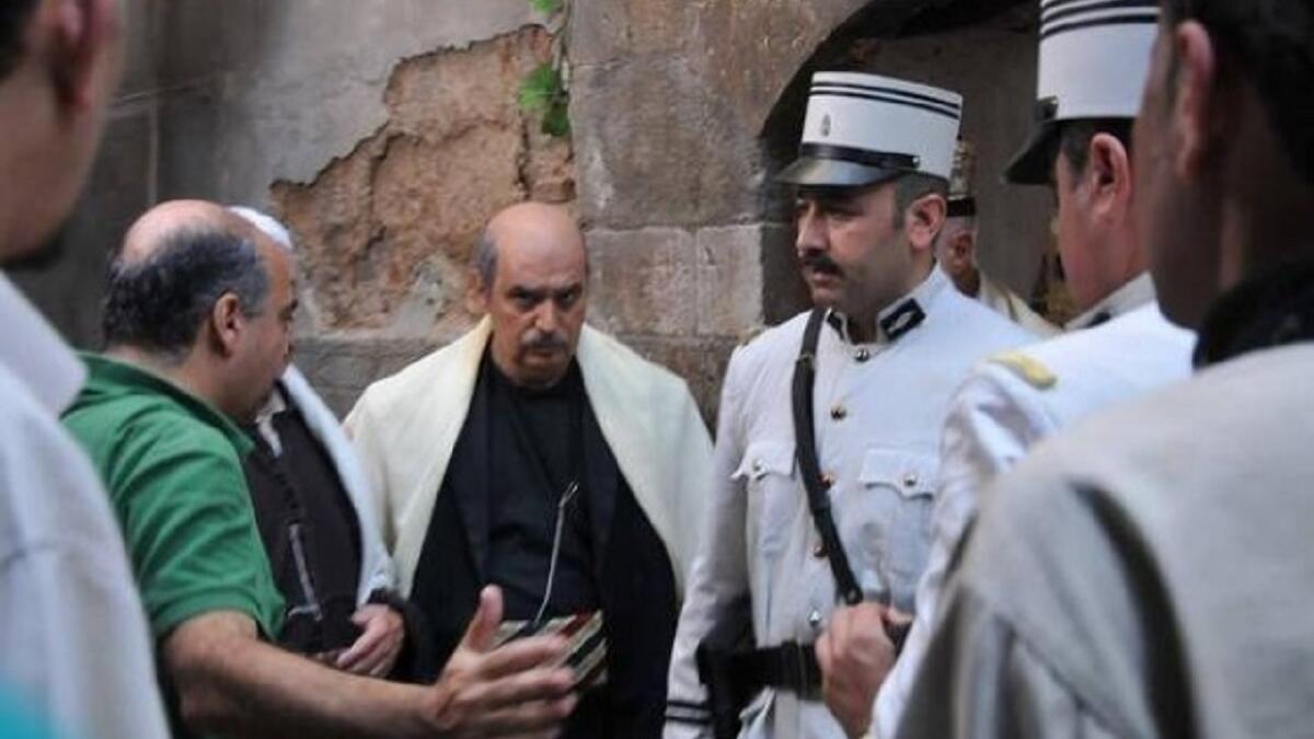 تكررت اخطاء مسلسل باب الحارة 8 والتي كان ابرزها اضافة شخصية «أبو حازم» تجسيد عبد الهادي الصبّاغ الذي أدّى في الجزء السادس شخصية الشيخ الأعمى «فهمي»، وعودة ناهد الحلبي بشخصية «أم حاتم» بعد أن قدّمتها في الجزء الخامس،واستبدالها بصباح بركات في السادس والسابع