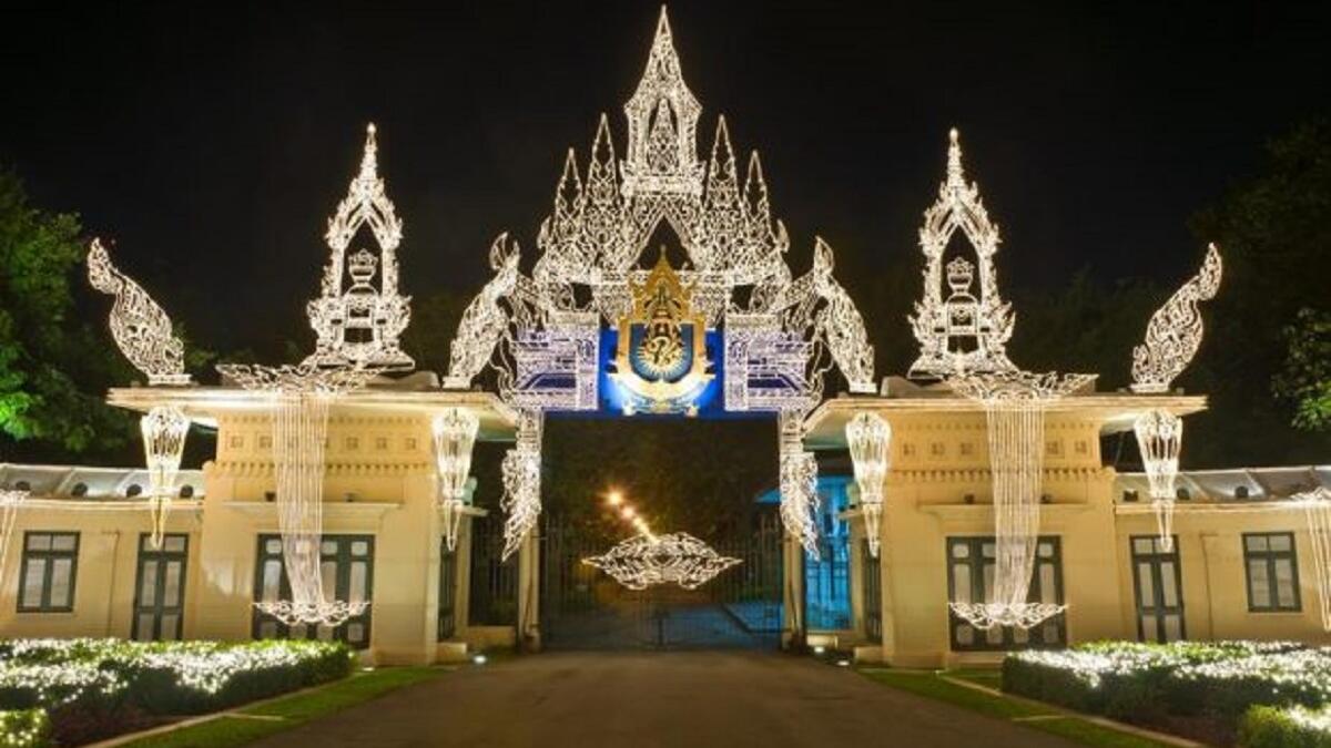 قصر تشيترالادا: يقع في تايلاند ويعد المقر الرسمي لملوك تايلاند، ويقع في العاصمة بانكوك ويرجع تاريخه إلى عام 1782.