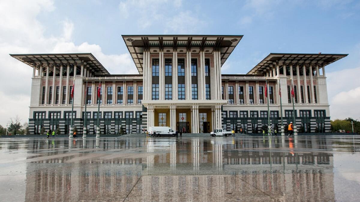 القصر الأبيض:  يقع القصر في منطقة بشتبيه في العاصمة التركية أنقرة. وافتتح رسميا من قبل الرئيس رجب طيب أردوغان في 29 أكتوبر 2014. وقد بلغت كلفة بنائه 491 مليون يورو.