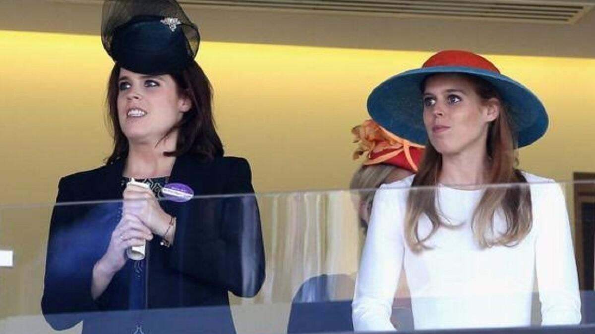 أميرتا يورك الشقيقتان بياتريس ويوجين حفيدات الملكة إليزابيث الثانية بإطلالة بسيطة