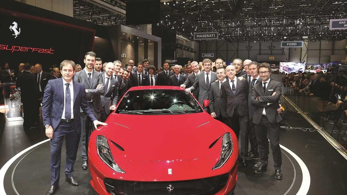 فيراري سوبرفاست: سيارة فائقة السرعة والقوة، بـ 12 أسطوانة وبقوة 800 حصان، وتصل سرعتها القصوى إلى 340 كم بالساعة.