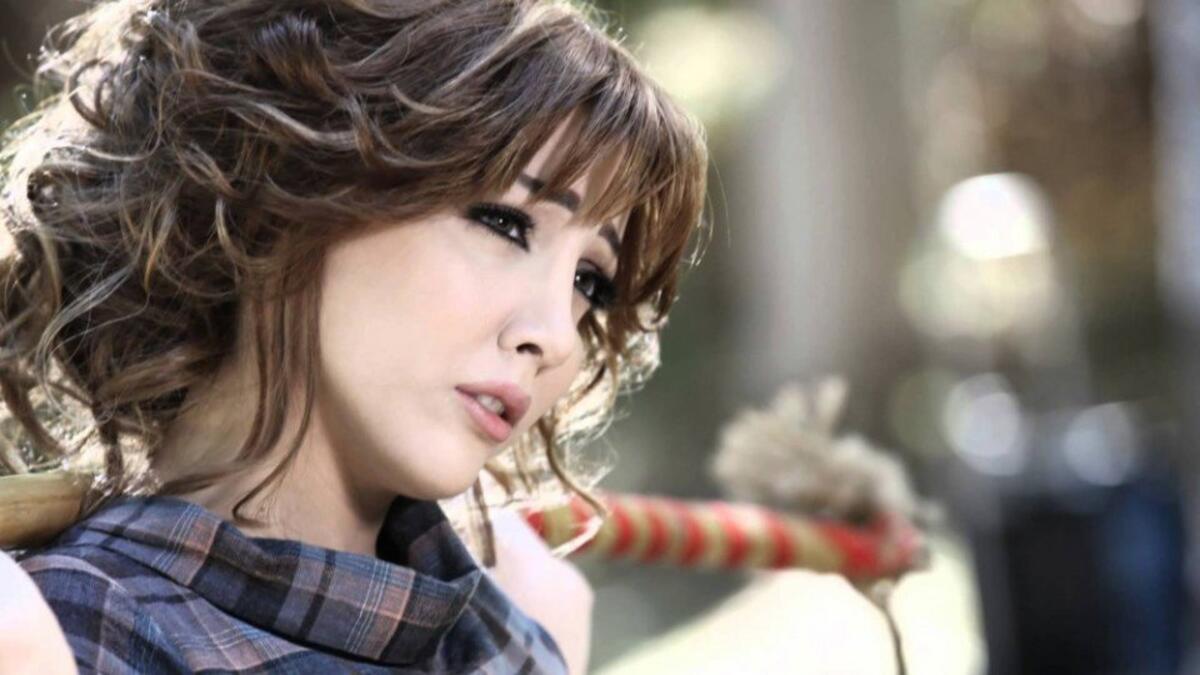 دارين حدشيتي مطربة لبنانية وتنتمي  دارين لعائلة مشهورة بحبها  الغناء وتميزت بقوة صوتها , و في عام 2005 طرح البوم دارين الأول بعنوان ( قدام الكل) الذي حقق شهرة واسعة في العالم العربي و ادخل دارين عالم النجومية.