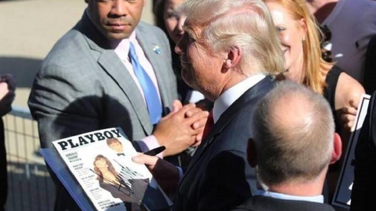 ظهر ترامب في تسجيلين مصورين لمجلة "بلاي بوي" يعودان للعام 1994، إذ يظهر بكامل ملابسه، في وقت ظهرت نساء عاريات تماما في المشهدين.