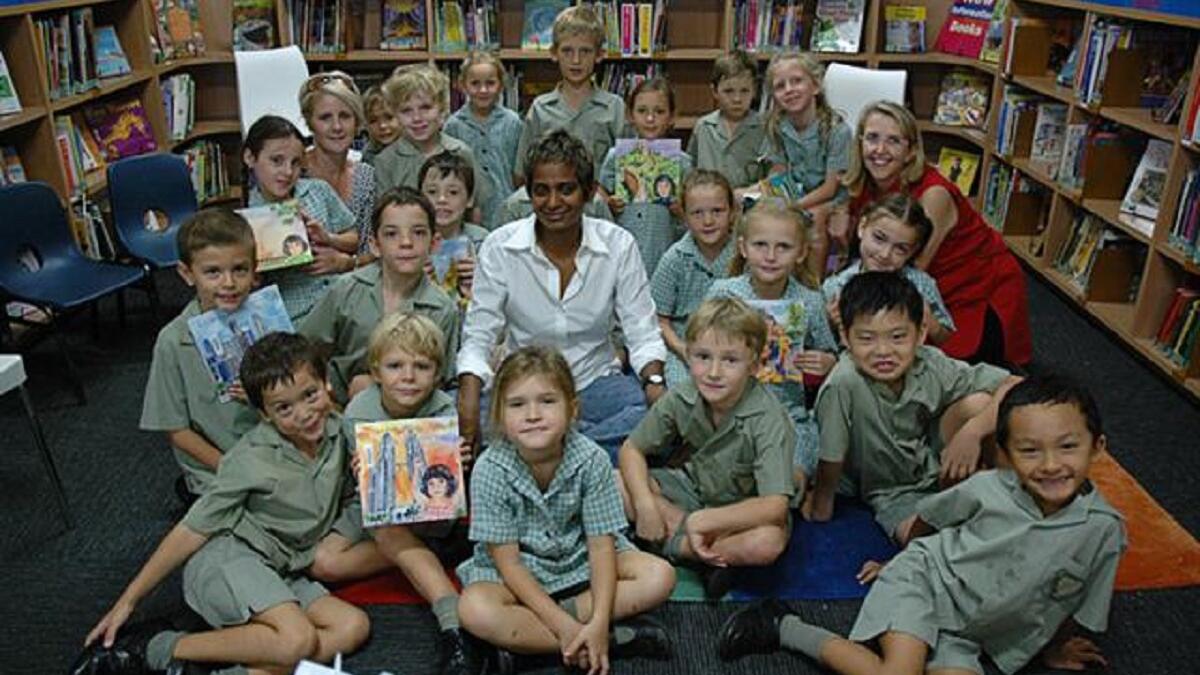 توفر منظومة التعليم الأسترالية تعليماً متميزاً، حيث تمتلك أستراليا نسبة عالية من المتعلمين على المستوى الجامعي. ودربت الدولة 43% من البالغين في المعاهد والمؤسسات الإجتماعية، بعد تركهم المدرسة.