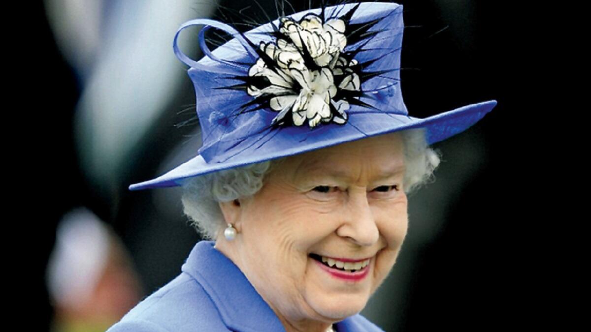 لم تذهب أبدًا إلى المدرسة: تعلمت إليزابيث على يد معلمين خصوصيين في المنزل، وكانت شقيقتها الأصغر، الأميرة مارغريت، تتلقى تعليمها على يد نفس المعلمين.