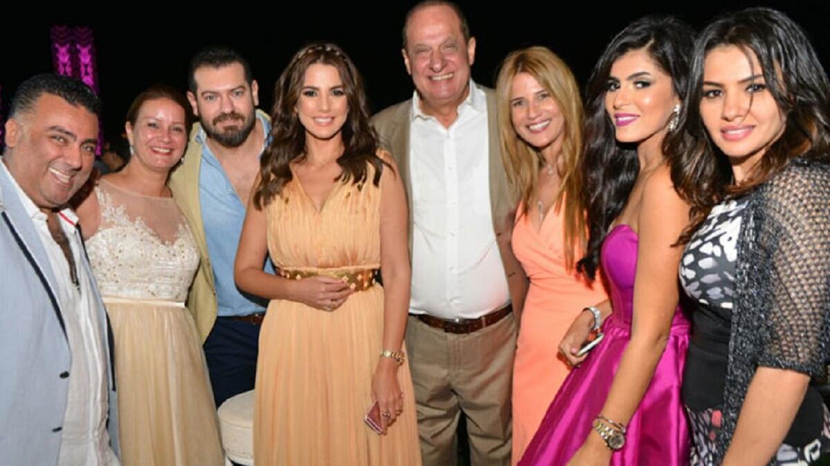 تواجد ضمن الحضور في حفل الزفاف، مجموعة كبيرة من الفنانين، لتهنئة العروسين في حفل زفاف طال انتظاره. وكان ابرز الحضور درة وميرهان حسن،زينة، عمرو يوسف، والراقصة نجوى فؤاد وأحمد زاهر، ليتجاوز عدد النجوم الذين حضروا الحفلة الخمسين فنان وفنانة