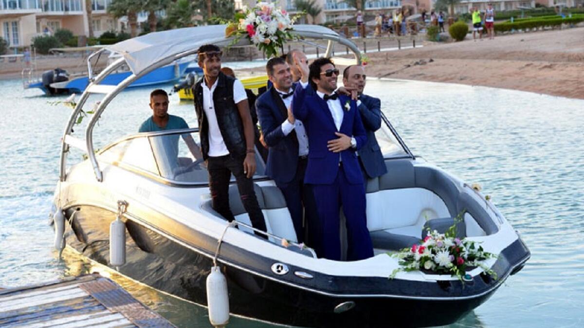 أقيم حفل الزفاف في منتجع الجونة السياحي بمدينة الغردقة المطلة على ساحل البحر الأحمر واختار حسن أن يصل إلى مكان الحفل في يخت خاص من الفندق الذي يقيم به إلى قاعة الأفراح التي كان مقرراً إقامة الحفل بها