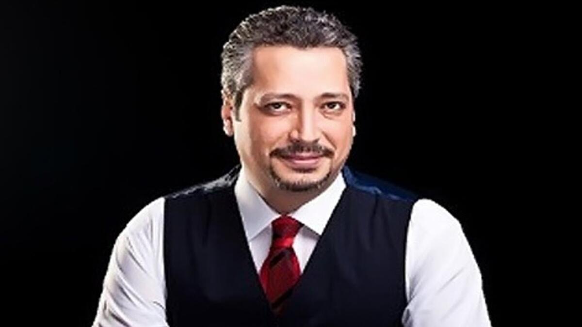 تامر أمين: تعرض لهجوم شديد بعد الثورة المصرية، حيث اعتبر من المعارضين لقيامها  وتم اتهامه بتشويه الثورة والثوار عندما تحدث عن وجود عناصر وأجندات خارجية وراء اندلاع الاحتجاجات، ثم اتهم بعد الثورة بأنه من المتحولين بعد أن غير مواقفه تماما .