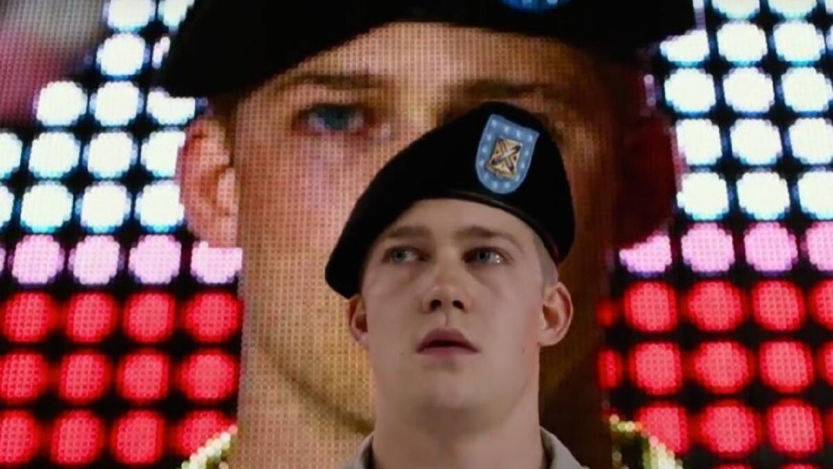 Billy Lynn's Long Halftime Walk” " يتحدث عن الحرب في العراق، للمخرج آنج لي الحائز على جائزة الأوسكار ثلاث مرات. الفيلم مأخوذ عن الكتاب الأكثر مبيعاً، والذي يحكي قصة عودة جندي إلى بلده كبطل بعد أن نجا من هجوم عنيف في العراق.