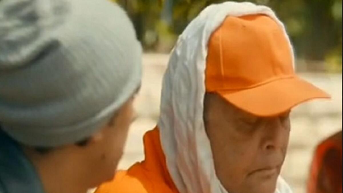 مسلسل راس الغول حيث شهدت الحلقة الثانية خطأ كبير،وذلك عندما حاول محمود عبد العزيز الهرب من الشرطة فيقوم باستبدال ملابسه مع عامل نظافة،والذي تظهر ملابسه مرتبة للغاية،فسخر رواد مواقع التواصل من هذا الخطأ حيث أنهم أكدوا أن عامل النظافة لا تكون ملابسه بهذه الأناقة