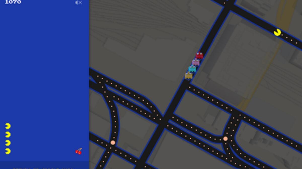 لعبة باك مان على خرائط جوجل.. قدمت خدمة خرائط جوجل، نسخة ألعاب مستوحاة من اللعبة الكلاسيكية "باك مان"،بحيث تُحول جوجل الشوارع الحقيقية للمدن إلى متاهة يلتهم فيها "باك مان"الكريات الملونة والأشباح. وقالت متحدثة باسم جوجل،إن اللعبة جاءت بمناسبة يوم "كذبة أبريل"