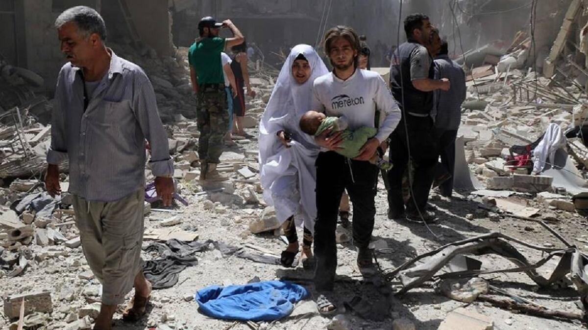 المرصد السوري لحقوق الإنسان صرح أن 60 شخصًا قتلوا، بينهم مدنيون ومقاتلون، عندما اقتحم الجيش السوري عدة مناطق تسيطر عليها المعارضة شرق حلب يوم أمس الإثنين.