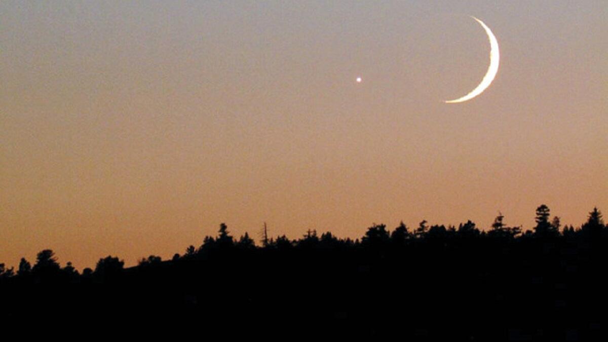 النبي محمد عليه الصلاة والسلام أمر بالتأريخ بعد قدومه إلى يثرب، وقد حدث هذا التأريخ منذ العام الأول للهجرة، كان النبي يُرسل الكتب إلى الملوك والأمراء ورؤساء القبائل المختلفة بتاريخ الهجر.