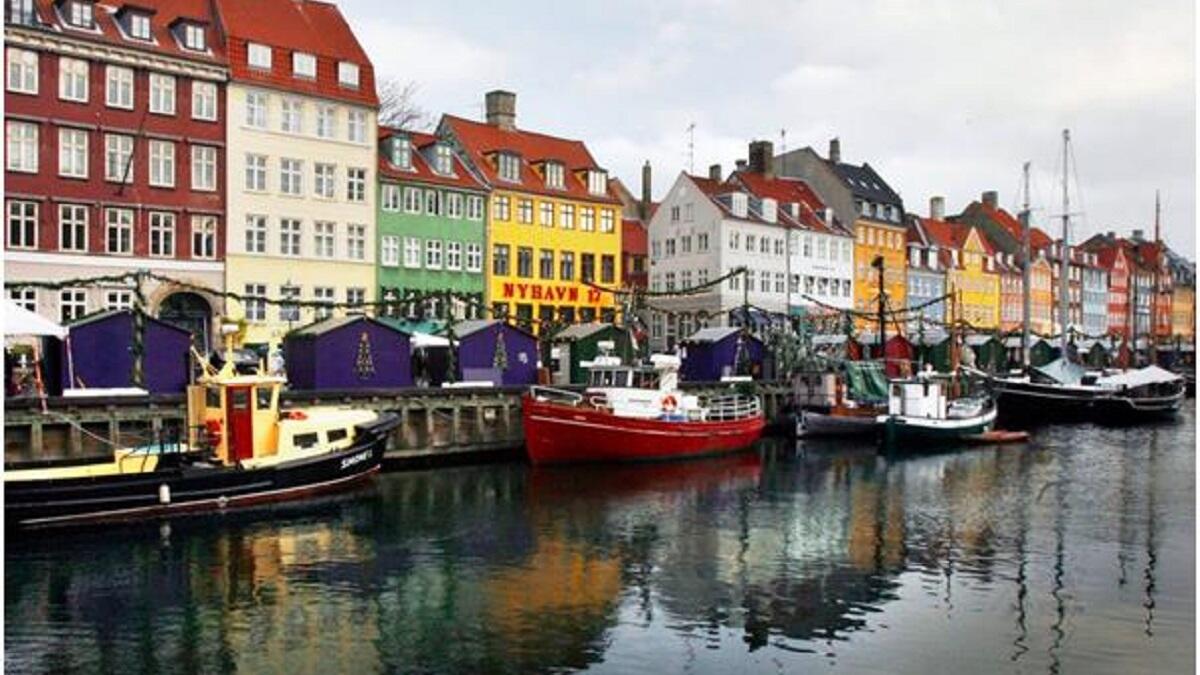 يُمكن للدنماركيين الاستمتاع بنظام حكم رائع وتعليم على مستوى عال، إضافة إلى درجة مرتفعة من رأس المال الاجتماعي، ورغم ذلك كله تأتي الدنمارك في المركز الثالث في المؤشر، وذلك لاحتلالها مركزا ضعيفا في مؤشر الصحة وهو المركز الـ 16، وقد تقدمت مركزا عن العام الماضي.