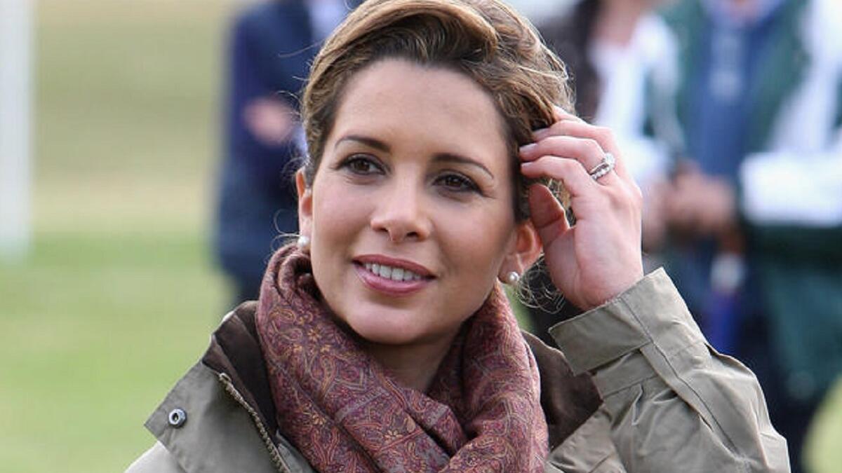 توفيت والدتها الملكة علياء في فبراير عام 1977، وكان عمرها آنذك 3 سنوات، إذ تعرضت الأم لحادث في الطائرة أثناء عودتها من الأردن إلى سلطنة عمان.