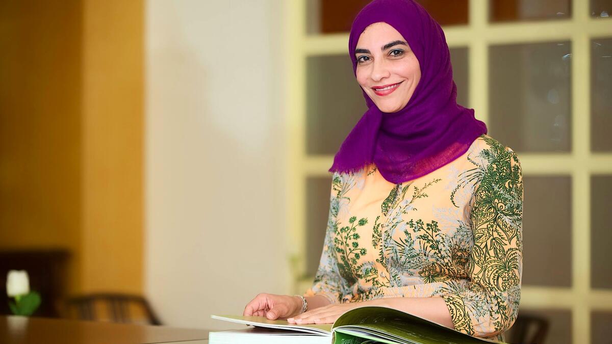 حياة سندي السعودية التي تمكنت من السفر وحدها إلى المملكة المتحدة عندما كانت شابة من أجل مواصلة التعليم العالي.ولقيت مجالات التشخيص والتكنولوجيا الحيوية والاختراعات إشادة في جميع أنحاء العالم.وهي واحدة من بين 30 امرأة تم تعيينهن في مجلس الشورى السعودي