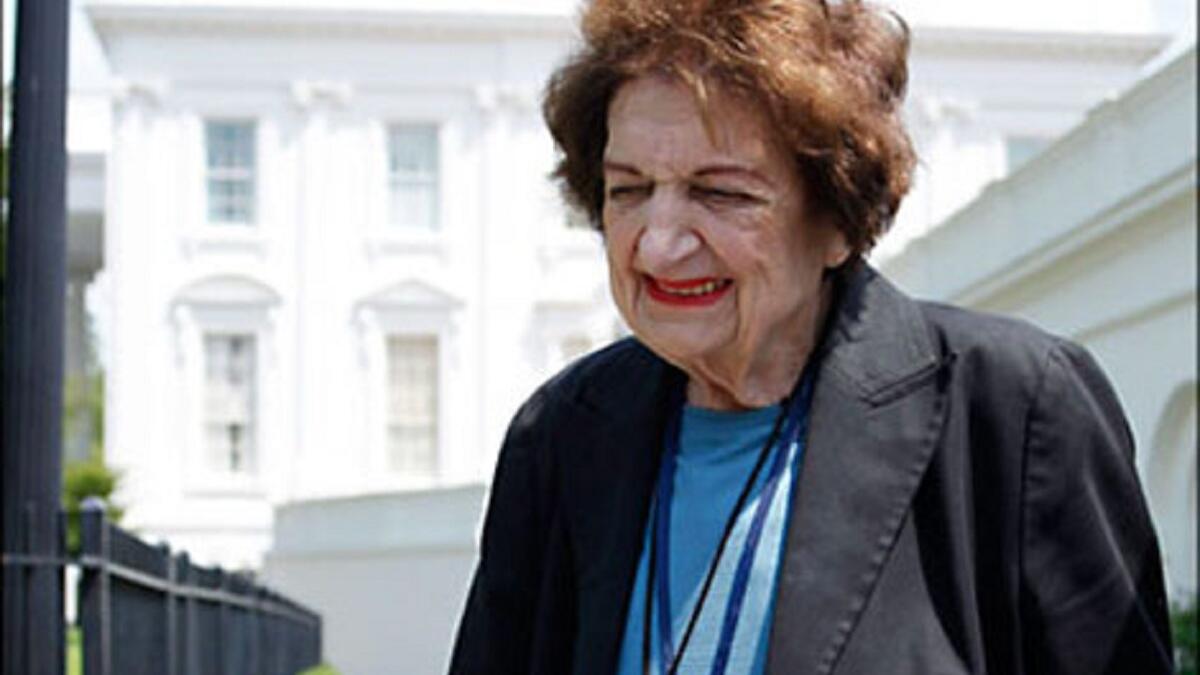 هيلين توماس “السيّدة الأولى للصحافة الأمريكيّة" ذات الأصل اللّبناني والعميدة السّابقة لصحفيي البيت الأبيض هي من أهم صحفيّي القرن الماضي فقد كانت أوّل سيّدة عضو في نادي الصّحافة القومي في الولايات المتّحدة وأوّل سيّدة عضو ورئيس لجمعيّة مراسلي البيت الأبيض.