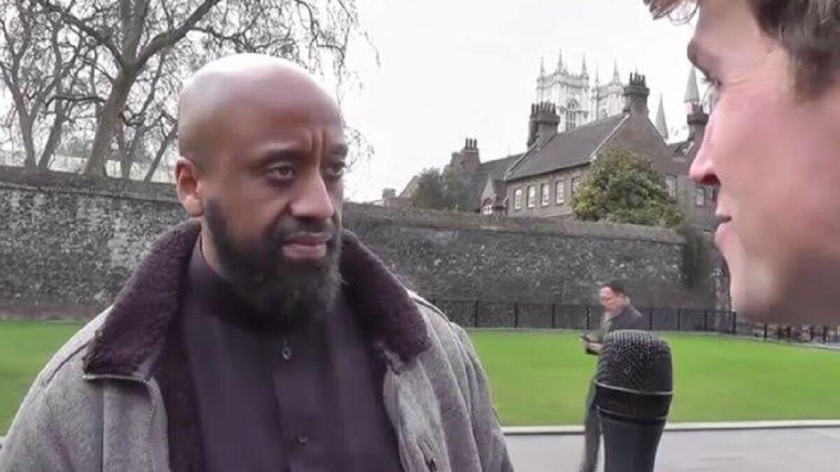 منفذ الهجوم يدعى أبو عز الدين وهو مسيحي من أصل جمايكي، اعتنق الإسلام في السجن على يد عمر بكري المسجون في لبنان منذ عام 2010، وحاول سابقًا الانضمام إلى داعش، بحسب مونتي كارلو.