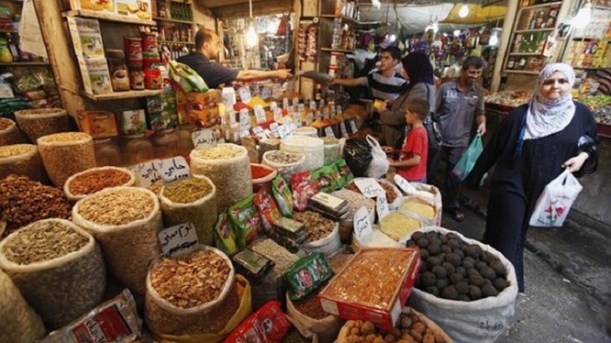 العراق يبدأ التحضير للشهر قبل قدومه بأيام عديدة، فتكون الحركة غير اعتيادية في الأسواق،حيث يقوموا بشراء مستلزمات رمضان قبيل حلوله بعشرين يوم، وتوضع الزينة والإنارة على معظم المحلات. ويُعد سوق الشورجة القديم أكبر سوق في العراق حيث يشهد إقبال من كل مدن ليشتروا لوازم الشهر