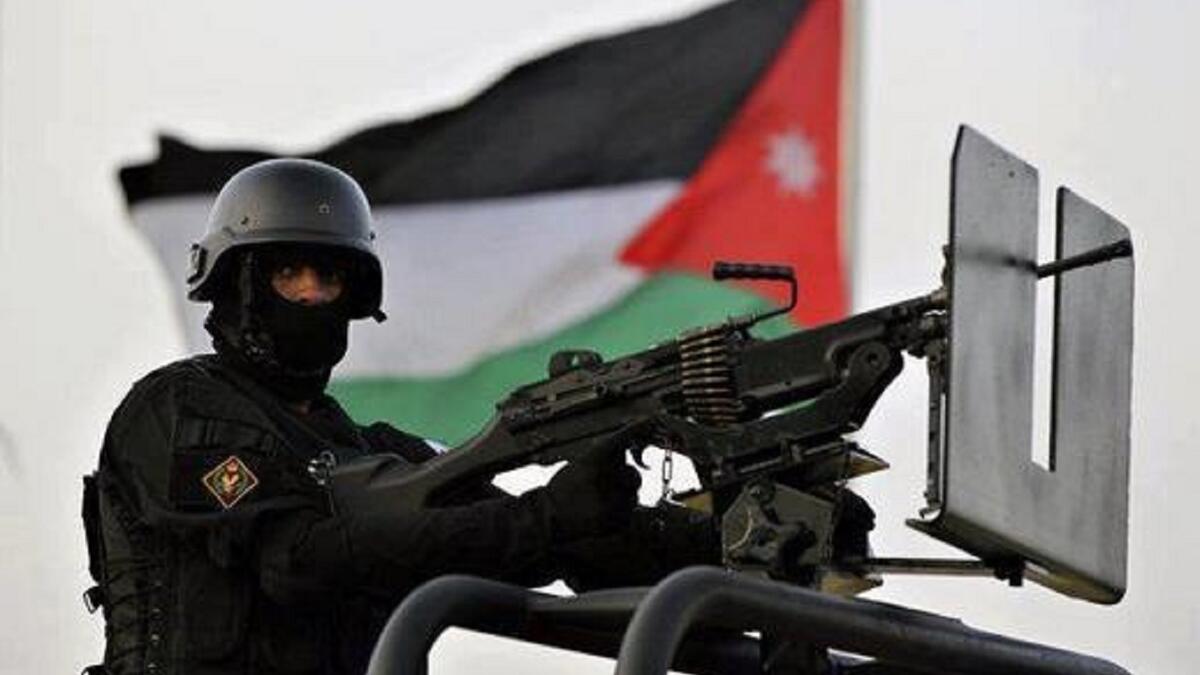 الجيش الأردني: احتل الجيش الأردني المركز الثامن في قائمة أقوى جيوش الوطن العربي، حيث يصل تعداده 100 ألف مقاتل، يصلح لأداء الخدمة به 2.8 مليون شخص، وتعداد الاحتياطي به 65 ألف مقاتل.