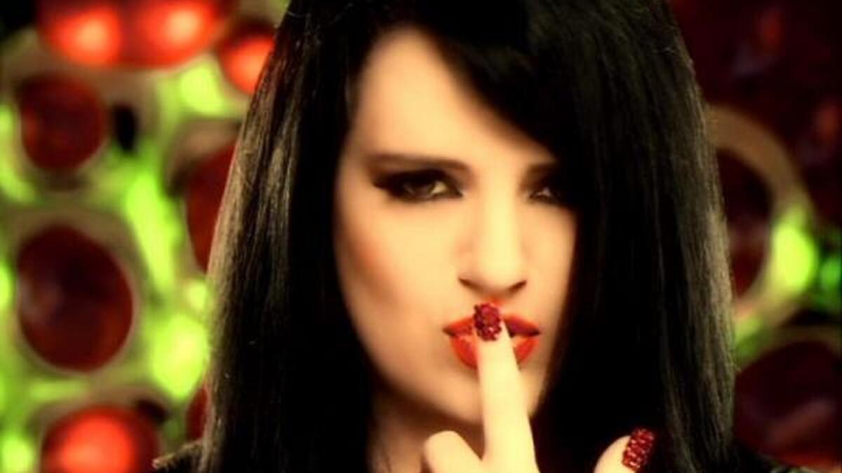 كلودا الشمالي مغنية لبنانية. تعود انطلاقتها في تسعينيات. شاركت في برنامج ستديو الفن عن فئة الأغنية الشعبية عام 1992 ، اشتهرت بأغانيها الشعبية وصوتها الجبلي وكانت الطبلة مرافقة لها في معظم أغانيها وحفلاتها. وفي اخر تصريح لها قالت "لم افكر يوما باعتزال الفن".