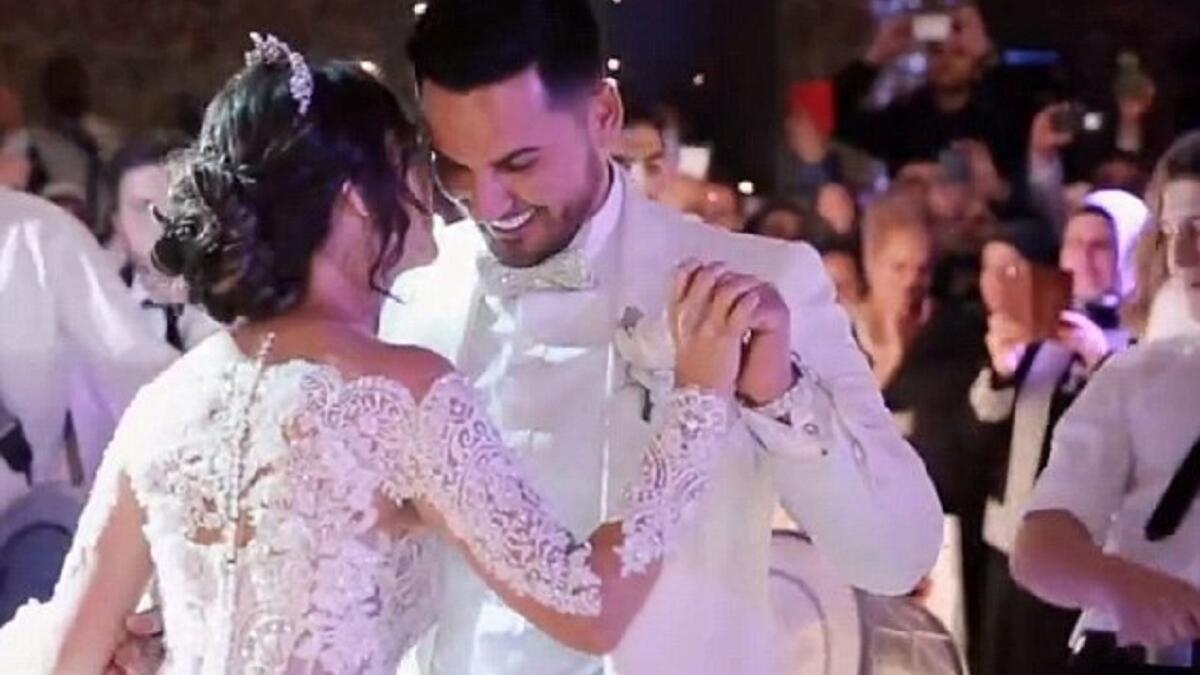 ضجّت وسائل الإعلام بحفل زفاف نائب رئيس بلدية أوبرن في سدني اللبناني الأصل سليم مهاجر على فتاة أستراليةاعتنقت الإسلام وغيّرت إسمها إلى عائشة. انتقل العريس وأصحابه بموكب من 4 هليكوبترات و50 دراجة في حين لبست العروس فستاناً مكوّناً من حوالي 2,500 لؤلؤة