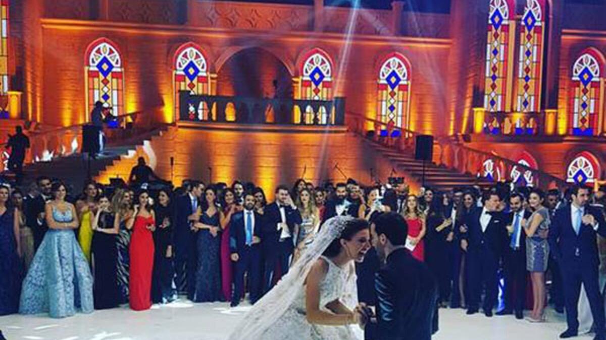 احتفل الوزير اللبناني غازي العريضي بزفاف ابنه عمر على فتاة سورية اسمها ريا هندي في ليلة وصفها بعض الحضور بأنها من القصص الخيالية حفل الزفاف أقيم في البيال في بيروت وارتدت العروس ريا هندي العريضي 3 فساتين زفاف