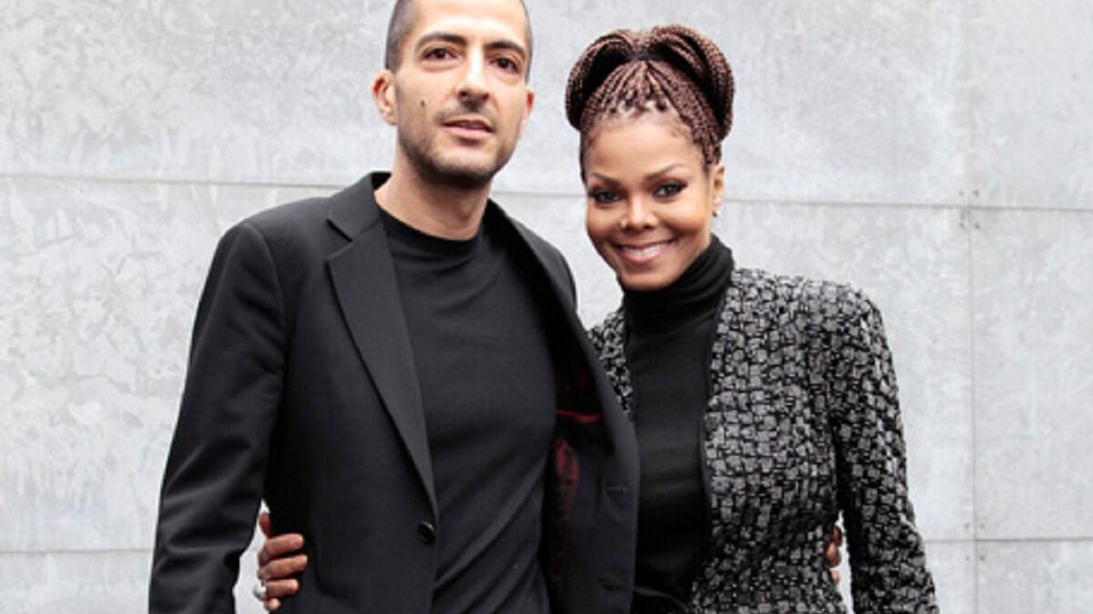 التقى رجل الأعمال القطري الملياردير وسام المانع، 41 عامًا، بنجمة البوب الأمريكيّة جانيت جاكسون، 49 عامًا، في دبي عام 2010، وسُرعان ما شعر بأنها نصفه الآخر.  وتزوجا سرا عام 2012.