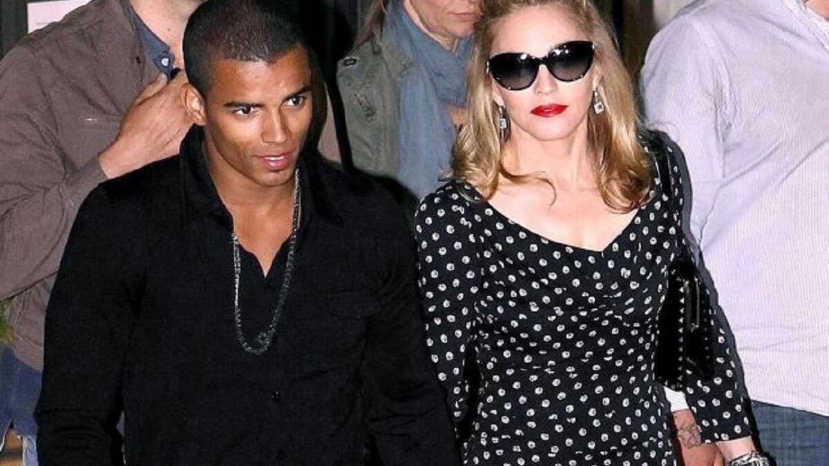 ملكة البوب الأميركية مادونا (52 عاماً) ارتبطت براقص ال«بريك دانس» الشاب الفرنسي المسلم من أصل جزائري إبراهيم زيبات(24 عاماً).