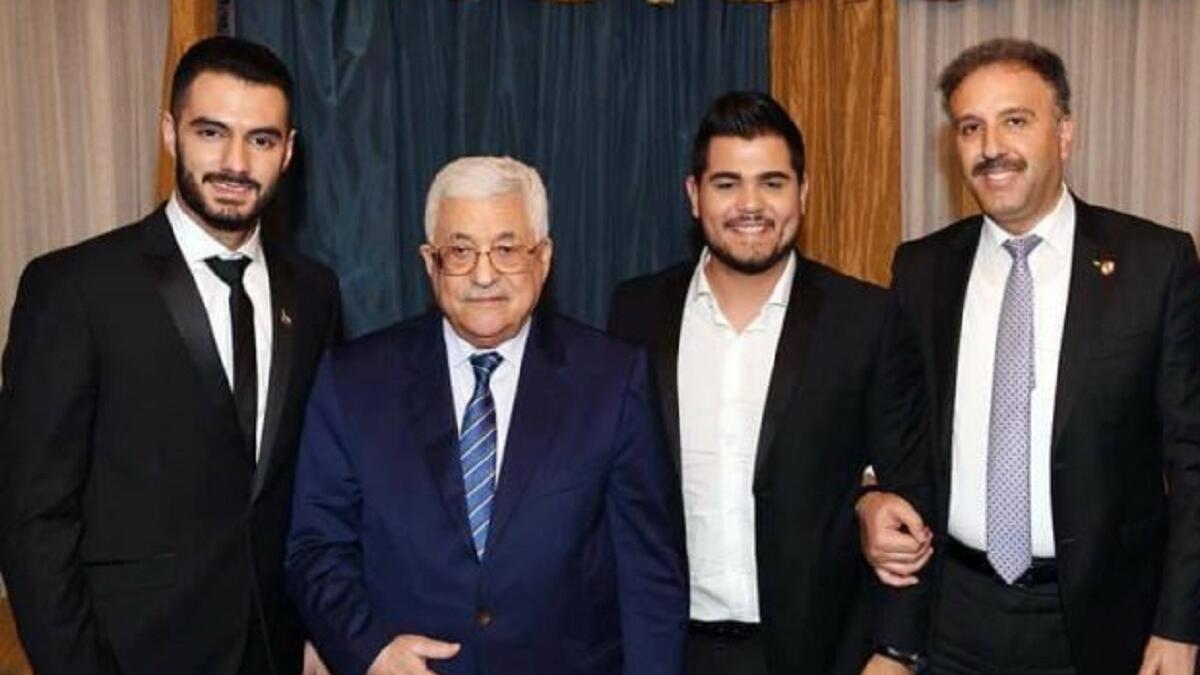 عباس: تشجيعا لمواطنيه الفلسطينيين التقى الرئيس الفلسطيني محمود عباس خلال زيارة أداها مؤخرًا لبيروت كلا من شاهين ودندن، بالإضافة إلى عمار محمد، وقال إنه يضع آماله على فوز أحدهما لأن "النتيجة ستكون انتصارًا لفلسطين".