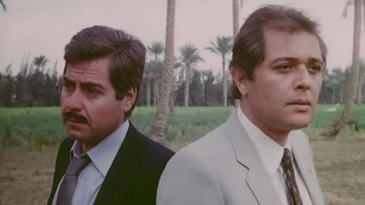 ظهر لأول مرة في مسلسل الدوامة في أوائل السبعينات، ثم شارك في فيلم الحفيد،وبعدها توالت بطولاته السينمائية.في عام 1982 بدأ محمود عبد العزيز بطولاته بفيلم "العار"، "العذراء والشعر الأبيض"،و"تزوير في أوراق رسمية"، و"الكيف" ثم دور عميل المخابرات في فيلم "إعدام ميت"