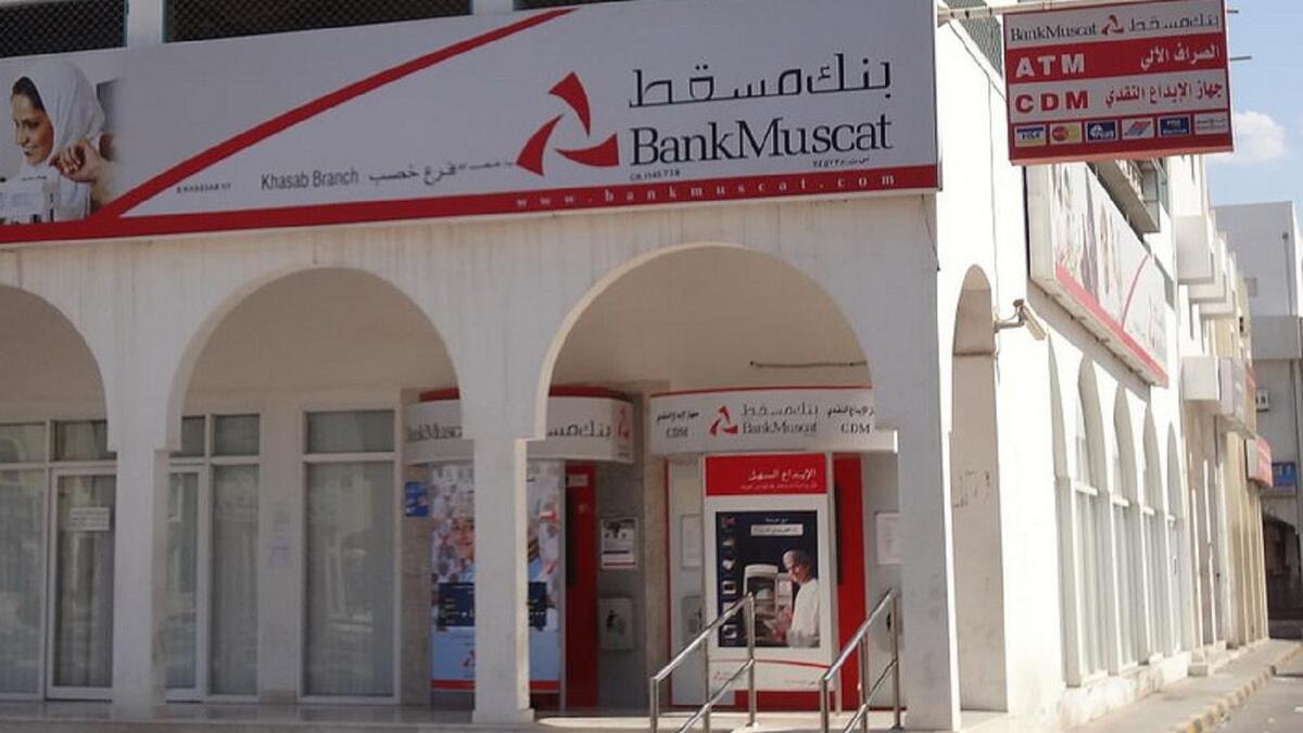 سلطنة عُمان تصدر بنك (مسقط) الشركات الـ9 المدرجة في سلطنة عُمان المشمولة بالقائمة، وسجل البنك صافي أرباح بقيمة 424 مليون دولار. وبلغت القيمة السوقية للشركات العمانية بنحو 10.87 مليار دولار.