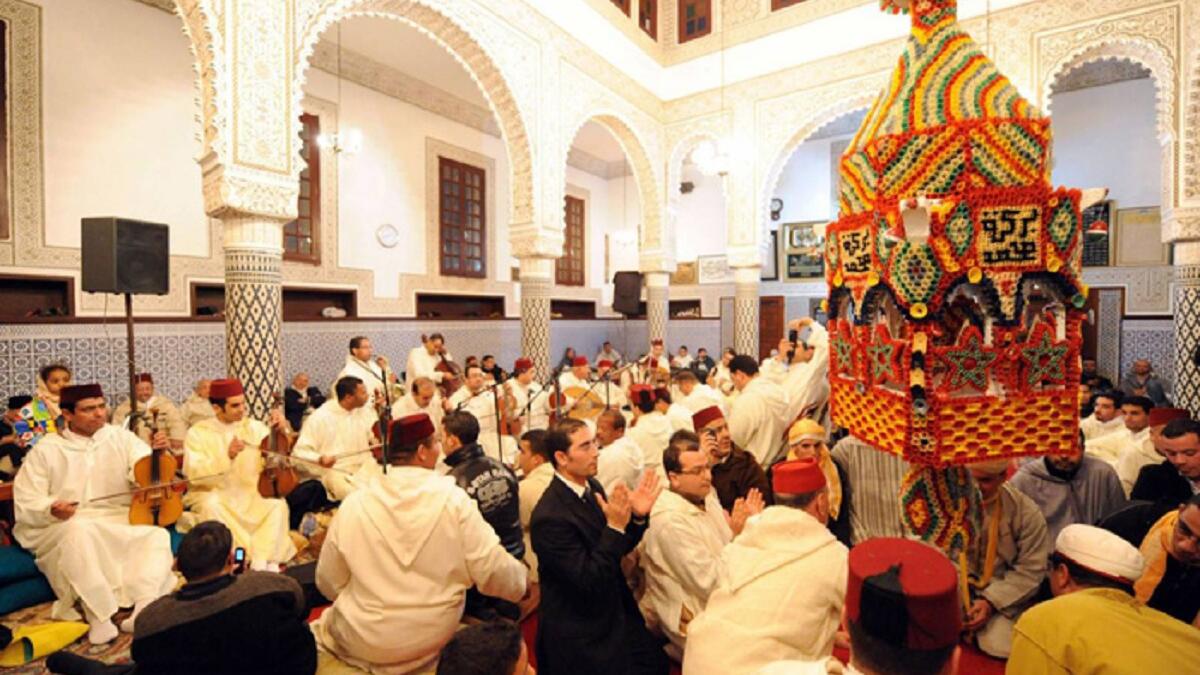 في تونس تنطلق الأناشيد المدحية من صومعة مقام أبى زمعة البلوي بالقيروان وتنتشر رائحة البخور، وتقوم الأسر بإعداد العصيدة بأنواعها، وغالبًا ما تؤجل حفلات عقد القران وختان الذكور لهذا اليوم.