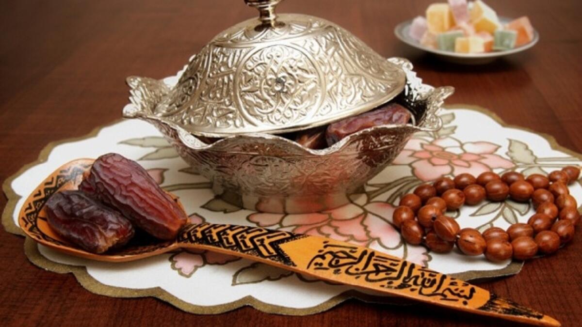 تعد عبادة الصيام من أفضل العبادات الصالحة التي على المسلم أن يحرص عليها لعظيم أجرها وجزيل ثوابها وهو ما يستحب ان نقوم به هذه الأيام وخاصة صيام وقفة عرفات في اليوم التاسع والتي تعد أفضل أيام السنة.  فقد ورد في السنة عن صيام الرسول في الايام العشرة.