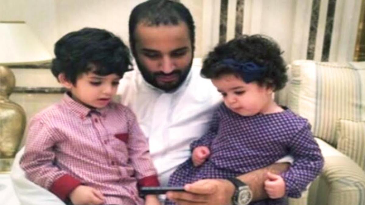 تزوج الأمير محمد، من ابنة عمه الأميرة سارة بنت مشهور بن عبد العزيز آل سعود وأنجب منها الأمير سلمان والأمير مشهور والأميرة فهدة والأميرة نورة، ويعتبر الصيد من أبرز هواياته.