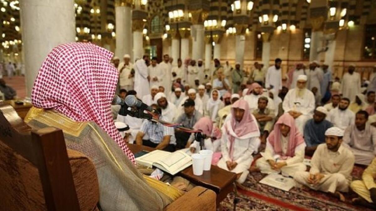 أعمال الخير: الحرص على بذل ما يملكه المسلم من علم نافع يقدم من خلال كلمات أو محاضرات في المساجد أو مال يبذله في وجوه الخير المتنوعة أو وقت يبذله لنفع الآخرين من خلال برامج تقدم لأفراد المجتمع.