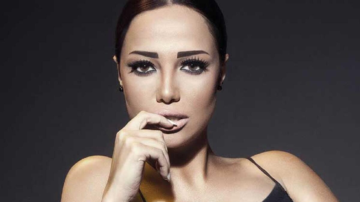 لم تستطع الفنّانة رندا حافظ عرض فيديو كليب أغنيتها "نزوة"، بسبب تحفظ قنوات العرض على المشاهد التي اعتبروها "زائدة عن الحد". ويبدو من الفيديو الأول والثاني أن مستوى الجرأة فعلاً مرتفع، بخاصة أن مخرج الكليب جاد شويري معروف باتجاهه إلى هذا النمط في صوره.