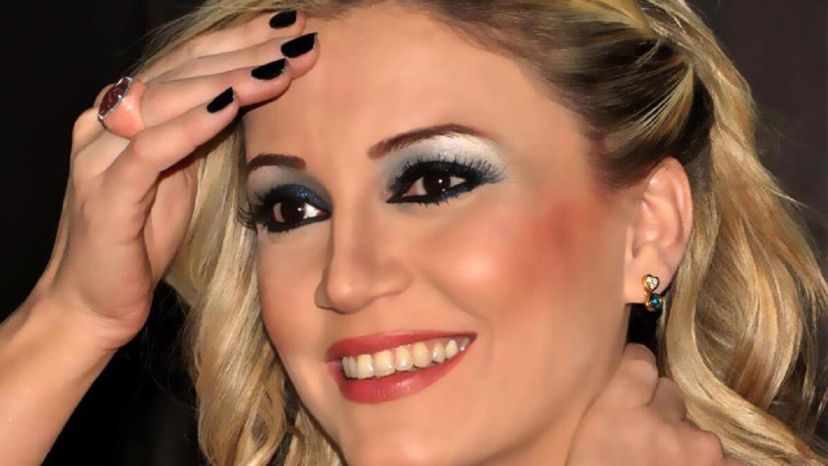 السورية نورا رحّال: أصيبت بمرض سرطان الثدي في عام 2007، لكنّ اكتشافها للمرض مبكّرا سمح للأطباء بالتحكّم في انتشاره، ما سهّل علاجها كثيرا. إذ لم تخضع إلى جلسات العلاج الكيماوي المُتعِبة، وقد عادت إلى الفنّ بعد شفائها.