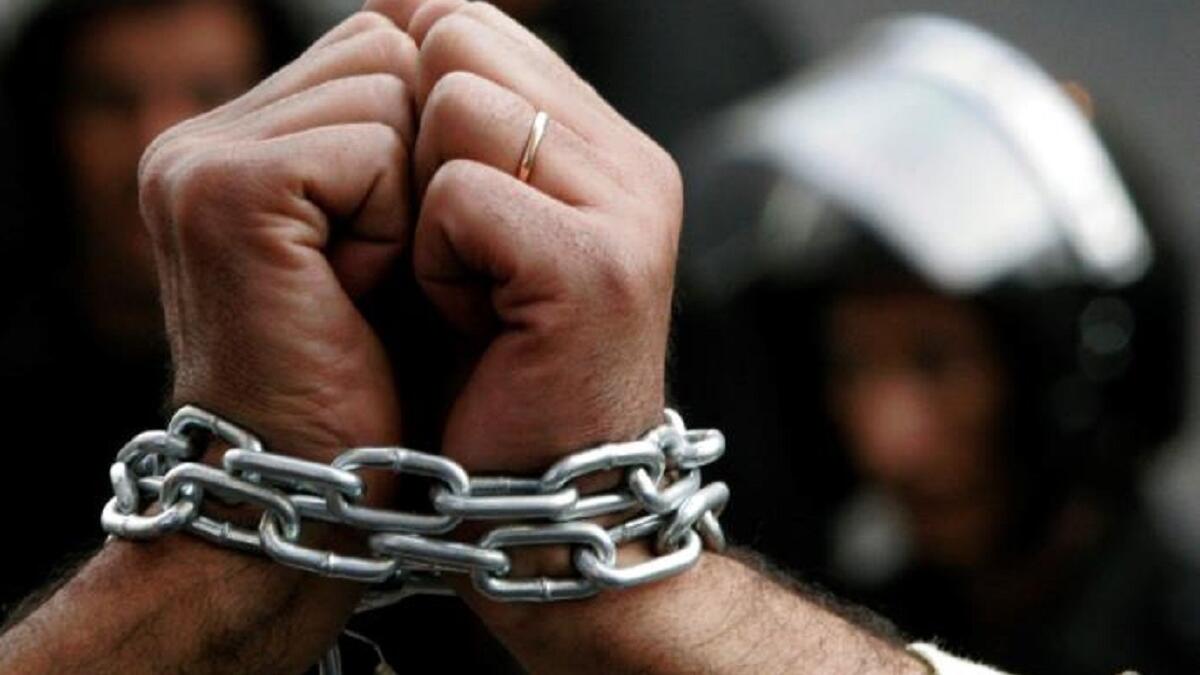 " منع بعض أساليب التعذيب" تعهدات ترامب، شملت كذلك إعادة أساليب تعذيب معينة منع أوباما استخدامها، من بينها "الإيهام بالغرق"، ضد المشتبه بهم بالإرهاب. وإضافة إلى "ما هو أسوأ منها بكثير"، بما في ذلك قتل أفراد من عائلات الإرهابيين.