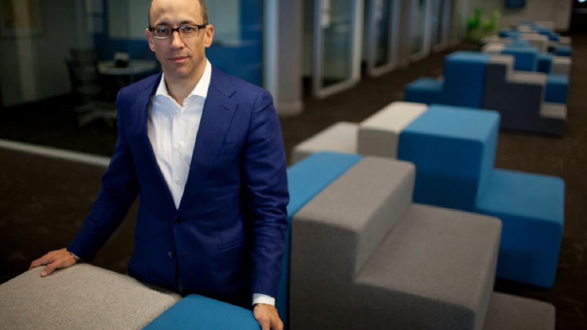 “ديك كوستولو” الرئيس التنفيذي السابق لشركة “تويتر”، لم يسلم من الاختراقات الإلكترونية، بعدما نجح مجموعة من “الهاكرز” في التسلل لحسابه القديم على موقع “تويتر” والتغريد بدلا منه، ولكنه ادعى أن الأمر لم يكن اختراقا بل تجربة لتأمين حسابه ضد الهجمات الإلكترونية.