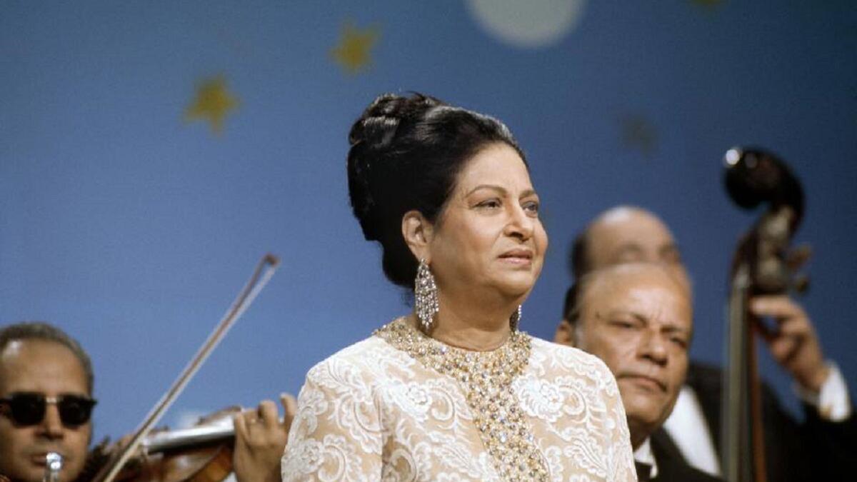 الفنانه ام كلثوم اوصت ان تورث تركتها الفنية للشعب وتوزع تركتها الشخصية على اشقائها واولادهم وزوجها الدكتور حفناوي.