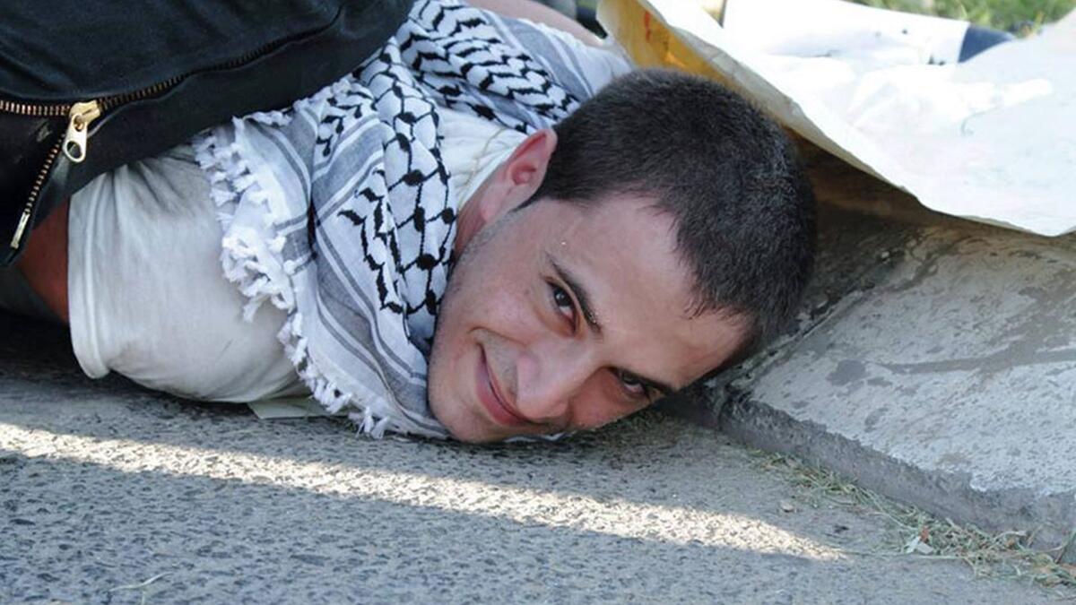 وصفت بعض وسائل الإعلام الإسرائيلية ابتسامة المعتقلين الفلسطينيين بأنها "ابتسامة مقلقة جداً".