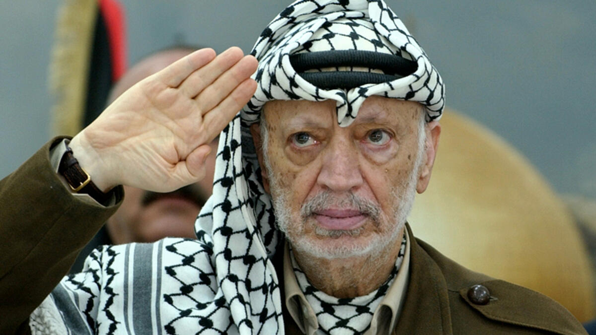 قال خبراء روس في الطب الشرعي الذين قاموا بفحص رفات الرئيس الفلسطيني الراحل ياسر عرفات إنه توفي لأسباب طبيعية،وليس جراء التسمم الإشعاعي كما تزعم أرملته الا إن الجانب الفلسطيني قال انه لم يستلم أي تقرير جديد من الجانب الروسي حول أسباب رحيل الرئيس عرفات