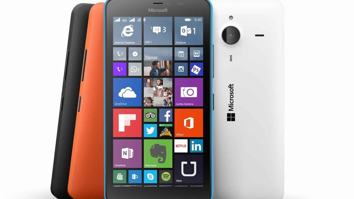 هاتف Lumia 430  من شركة مايكروسفت والذي اعلن عنه في عام 2015 وهو ببطاقتي SIM موثوق وسهل الاستخدام. يتوفر به آخر تحديثات البرامج ويشتمل على خدمات Microsoft الأساسية Skype وOffice وOneDrive مضمنة ومجانية الاستخدام