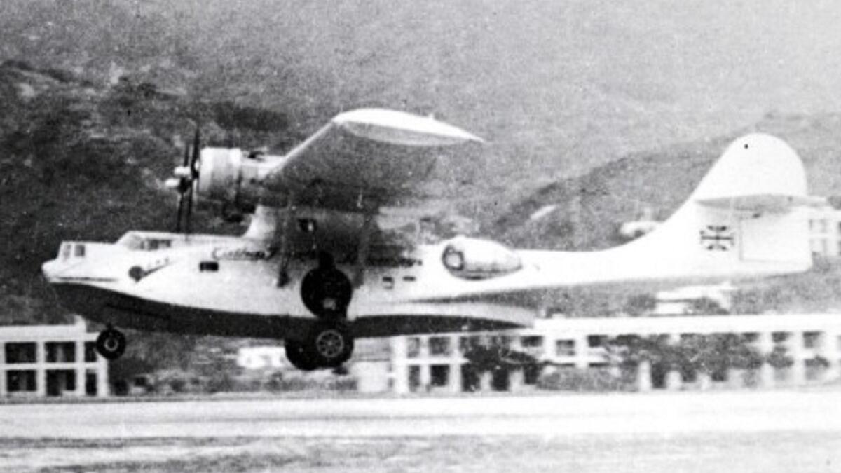 تم اختطاف القارب الطائر في هونغ جونغ عن طريق إجبار الطائرة على الهبوط بالقرب من جزيرة نائية على ساحل الصين حيث يمكن للمختطفين إخفاء الطائرة واحتجاز الأسرى كرهائن. فيما يعرف بأول عملية اختطاف طائرة في تاريخ العالم