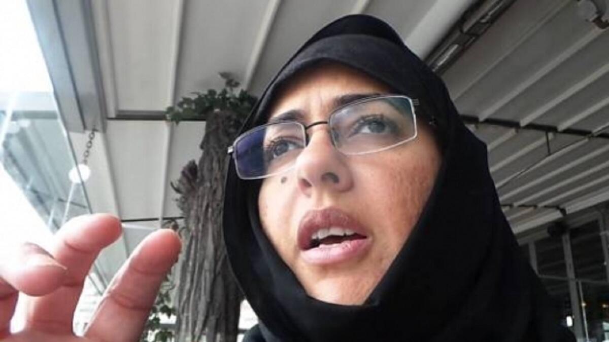 سلوى المطيري ناشطة اجتماعية كويتية اثارت الجدل بعدة مواقف حيث طالبت بتقديم الخمر الاسلامي ونشرت الكثير من الفيديوهات المضحكة والتي تمس المجتمع الخليجي المحافظ المطيري لم يتم القبض عليها سابقاً رغم دعواتها ومطالبها الغريبة.. فهل من الممكن ان تكون التالية؟!