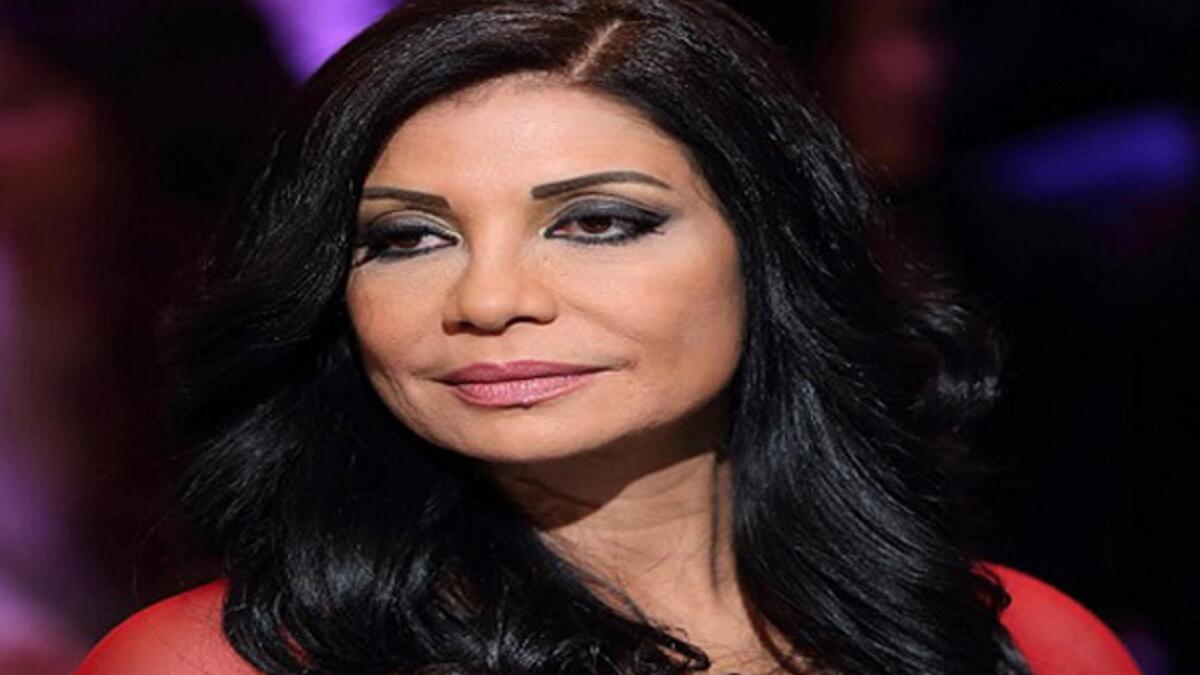 الفنانة سوسن بدر التي اعتزلت عام 1994، وتحجبت ثم تراجعت عن القرار بعد عام واحد لتؤدي دورا بحجابها في المسلسل الديني "عمر بن عبد العزيز". وما لبثت أن خلعت الحجاب بعد ذلك وواصلت التمثيل.