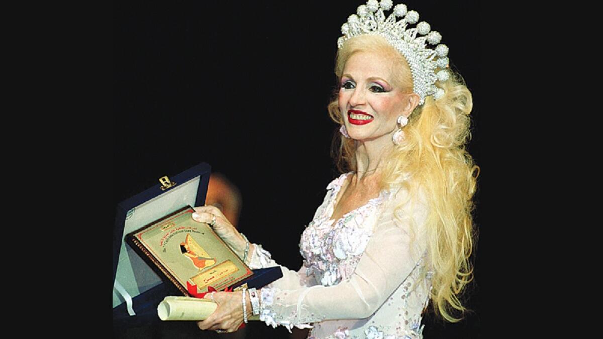 الجميلة صباح صرحت في احدى لقاءاتها التلفزيونية ان عند مماتها يتم تحويل العزاء لفرح وان تتم دفنها بزفة كانها عروس  بالطبل والمزامير واوصت ايضا بدفنها بحجرة مزينة بقبرها