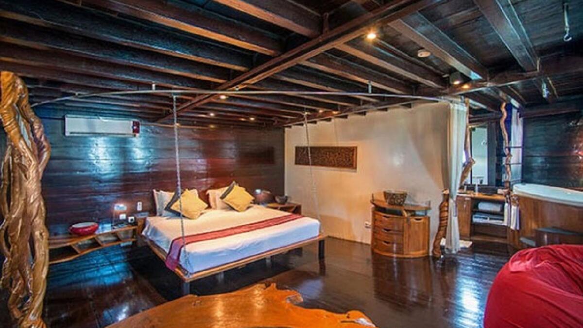 ويضم مركب "ديوي نوسانتارا" أكبر كابينة خاصة، يبلغ حجمها 500 قدم مربع في الجناح العائلي.